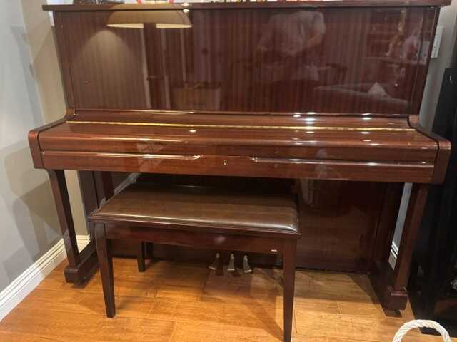 Yamaha Polished Walnut U1E