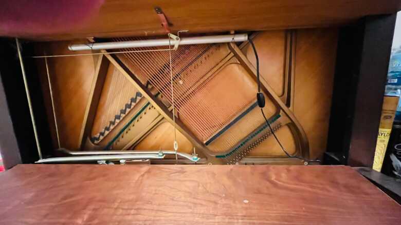 Like new  Korean Samick Upright Piano