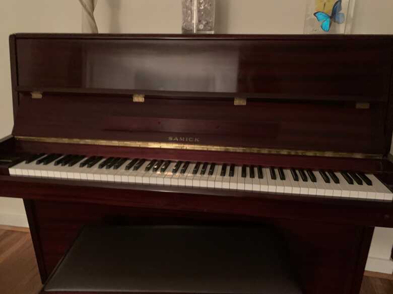 Samick German Scale Upright Piano