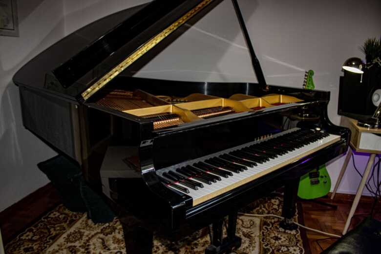 For Sale: Yamaha G5 Grand Piano