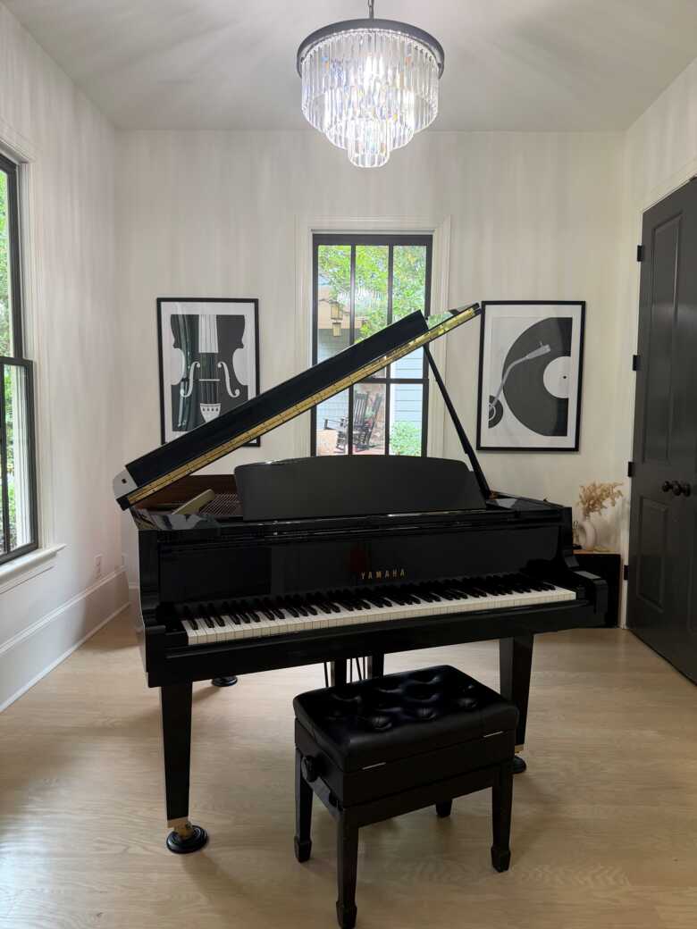 Yamaha GH1 Baby Grand (Polished Ebony) – Excellent Condition