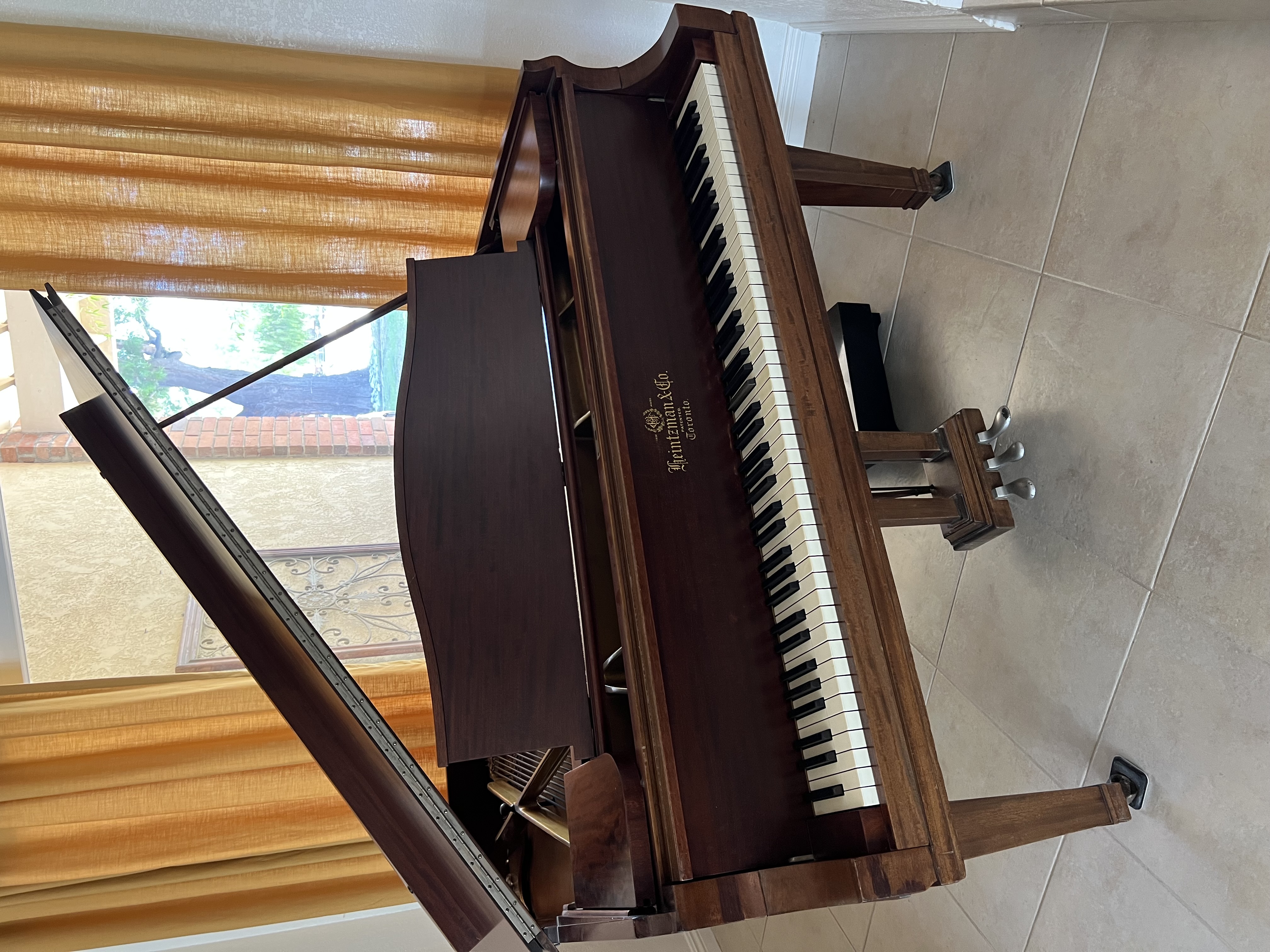 Beautiful 1916 Heintzman & Co. Baby Grand Piano