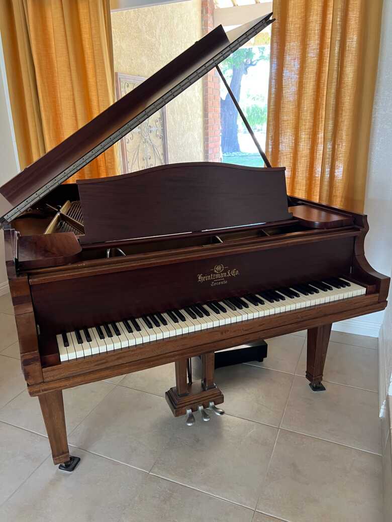 Beautiful 1916 Heintzman & Co. Baby Grand Piano