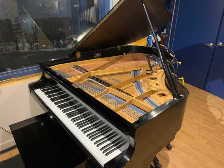 Kawai KG-2C grand piano