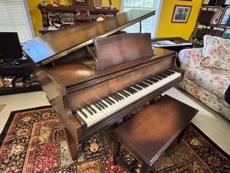 Vintage 4' 10" Wurlitzer Baby Grand Piano