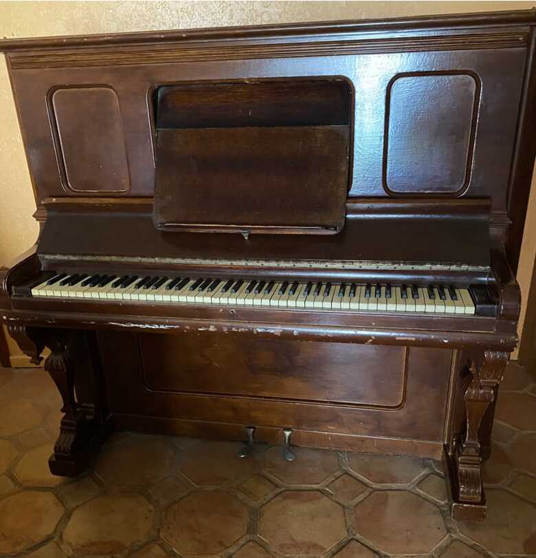 Kranich and Bach Upright