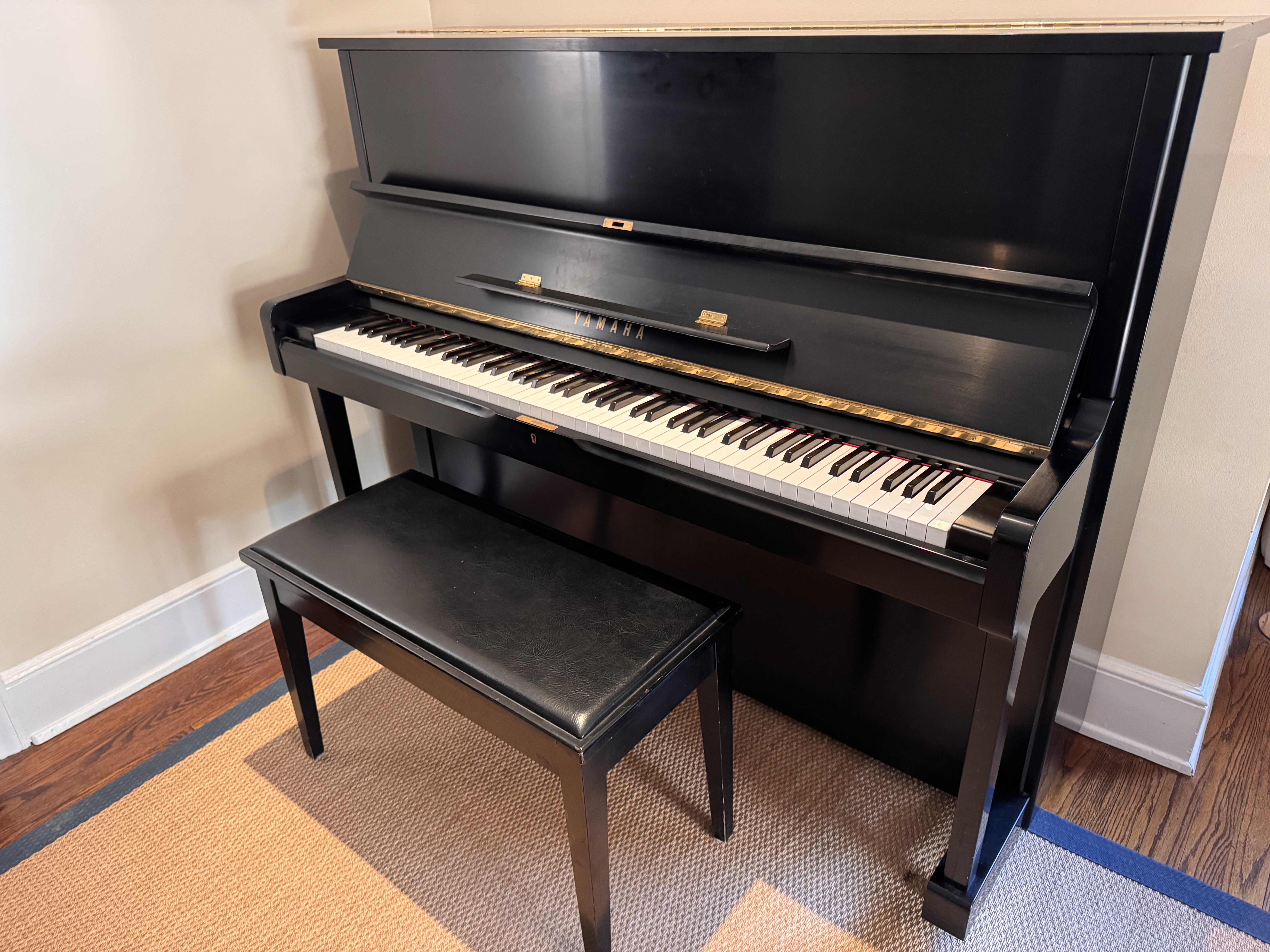 Polished Ebony Yamaha U1E 48” Upright Piano – Lightly Used