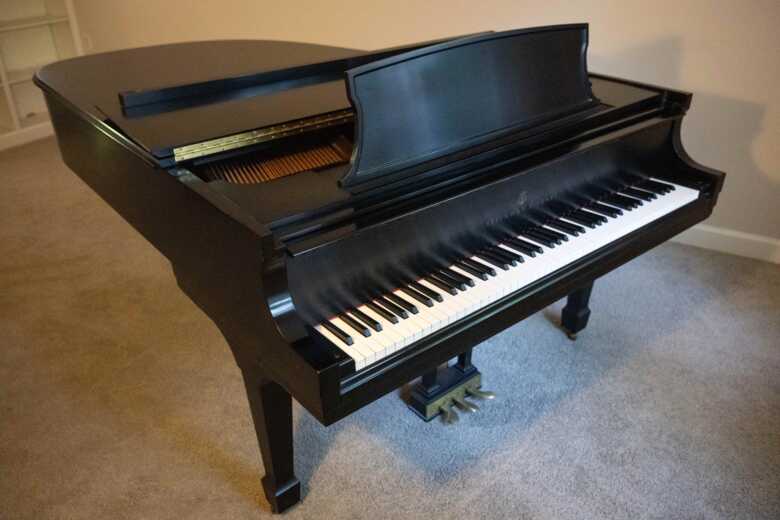 Rare 1988 Steinway Model L Henry Z. Steinway Signed