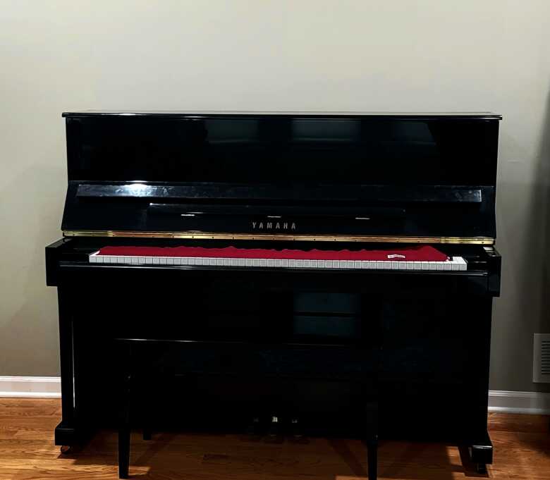 Yamaha T118 Upright - Excellent Condition