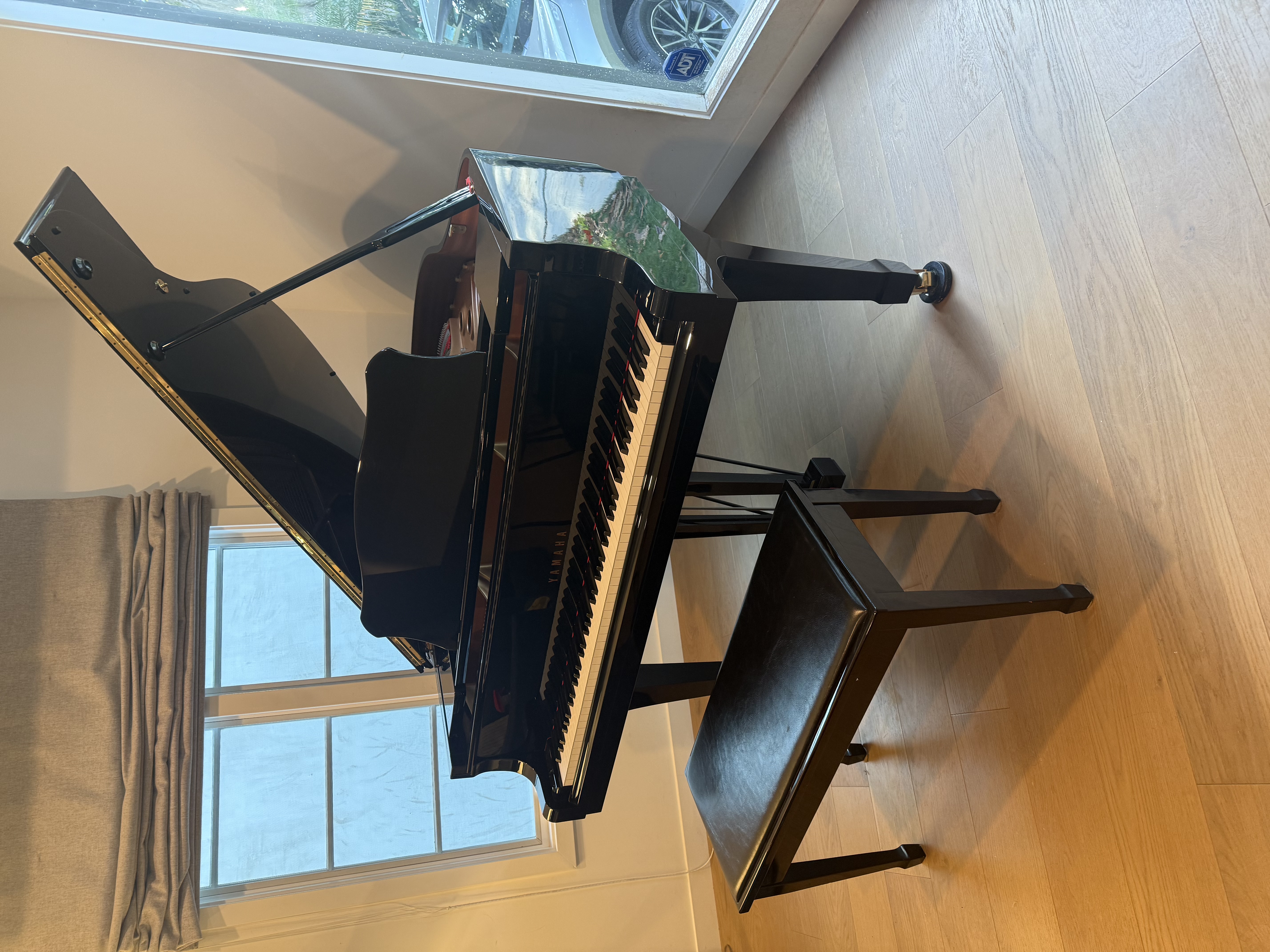     2006 Yamaha C1 Grand Piano – Ebony Polish – Excellent Co