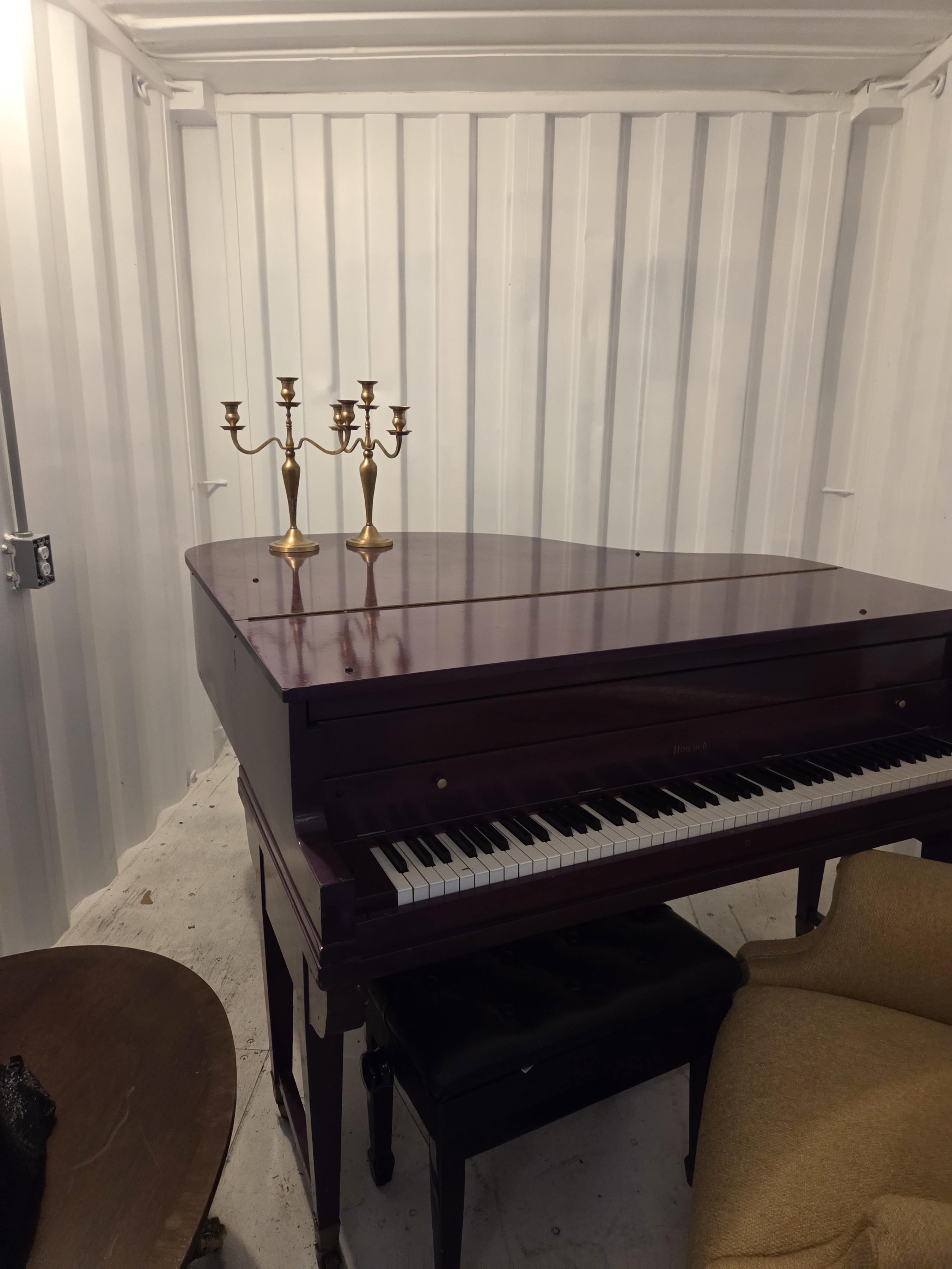 Baby Grand Howard 