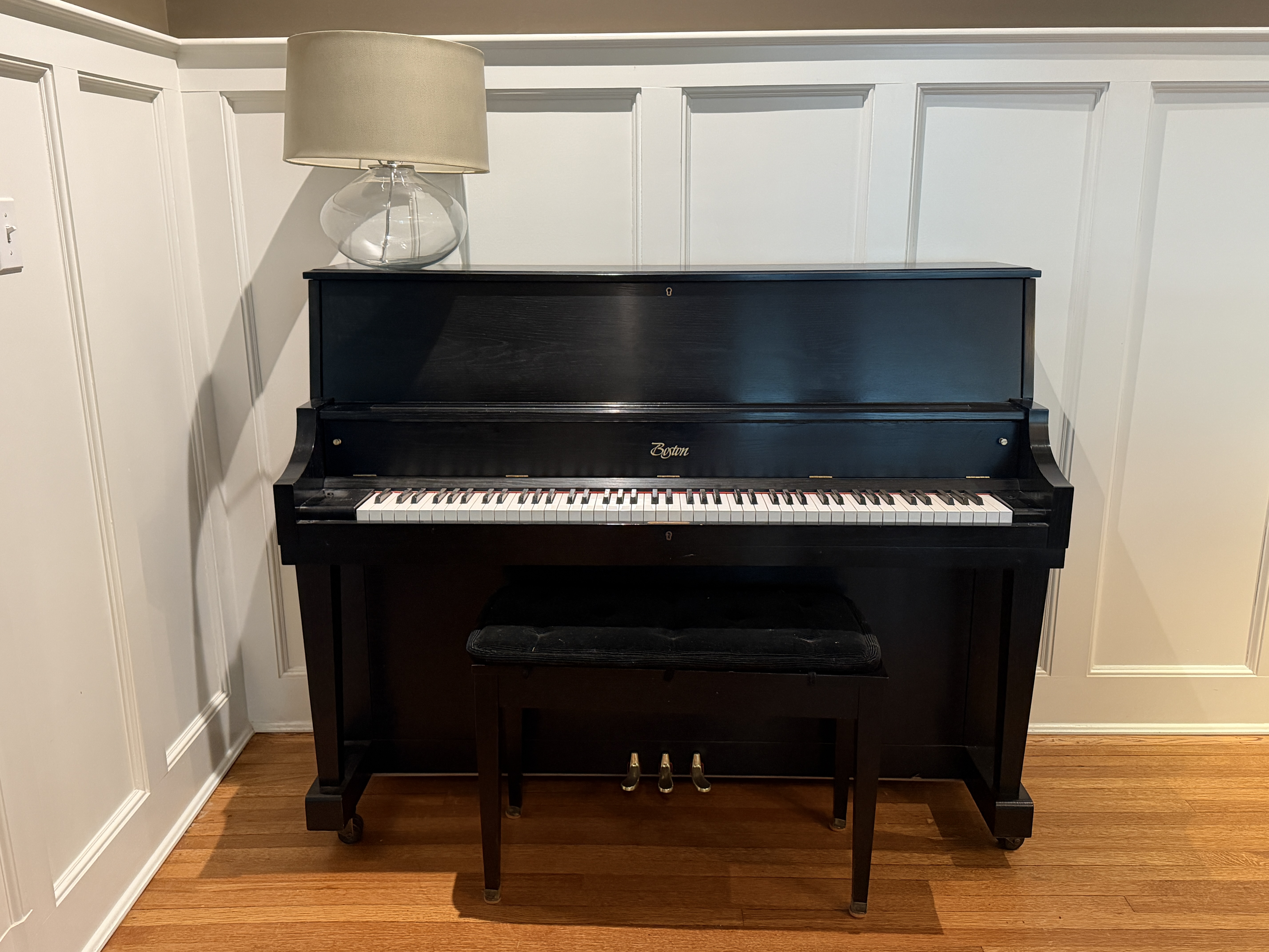 Beautiful Black Satin Boston 118S-Excellent Condition