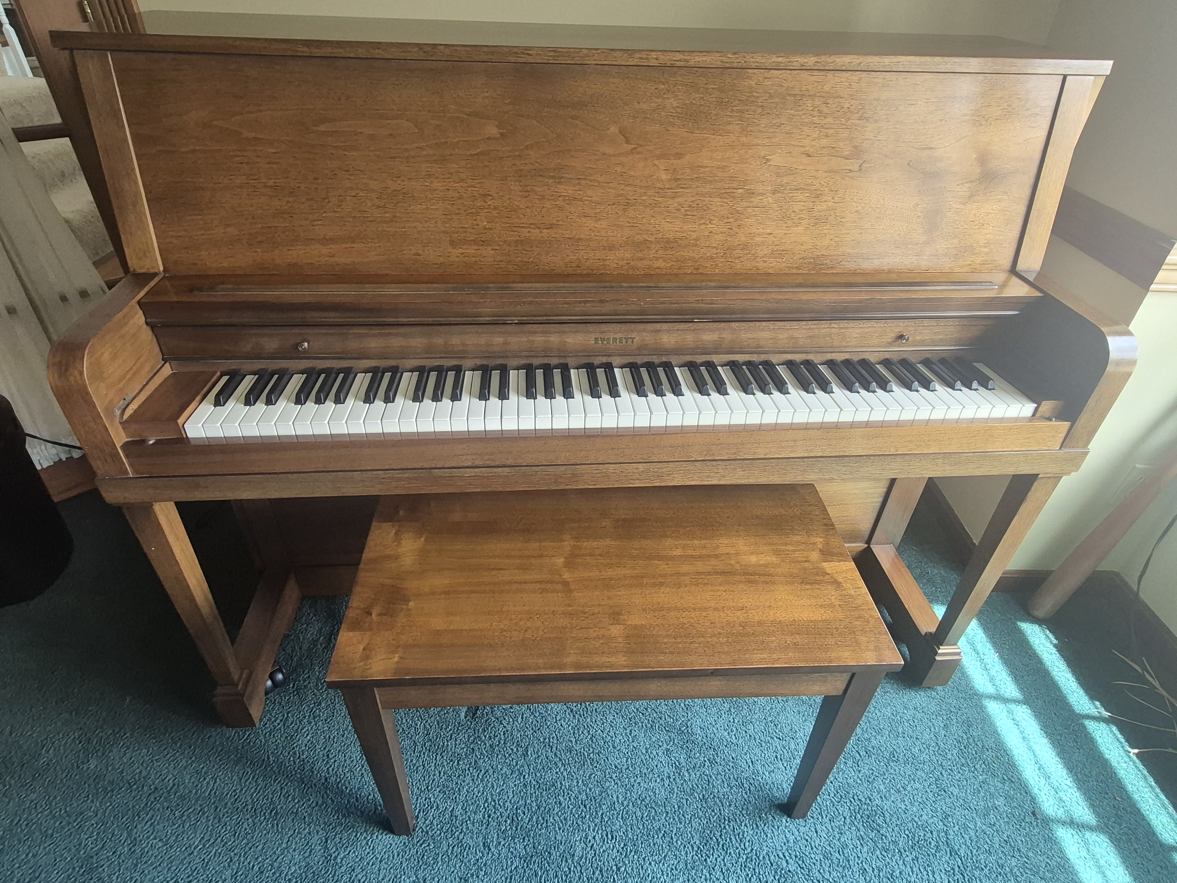 Everett Upright