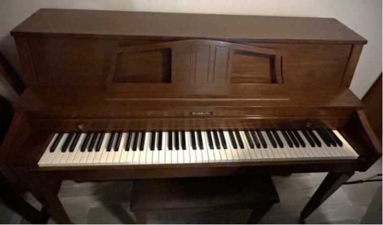 1983 Baldwin Style 600 Upright Console Piano - Excellent Con