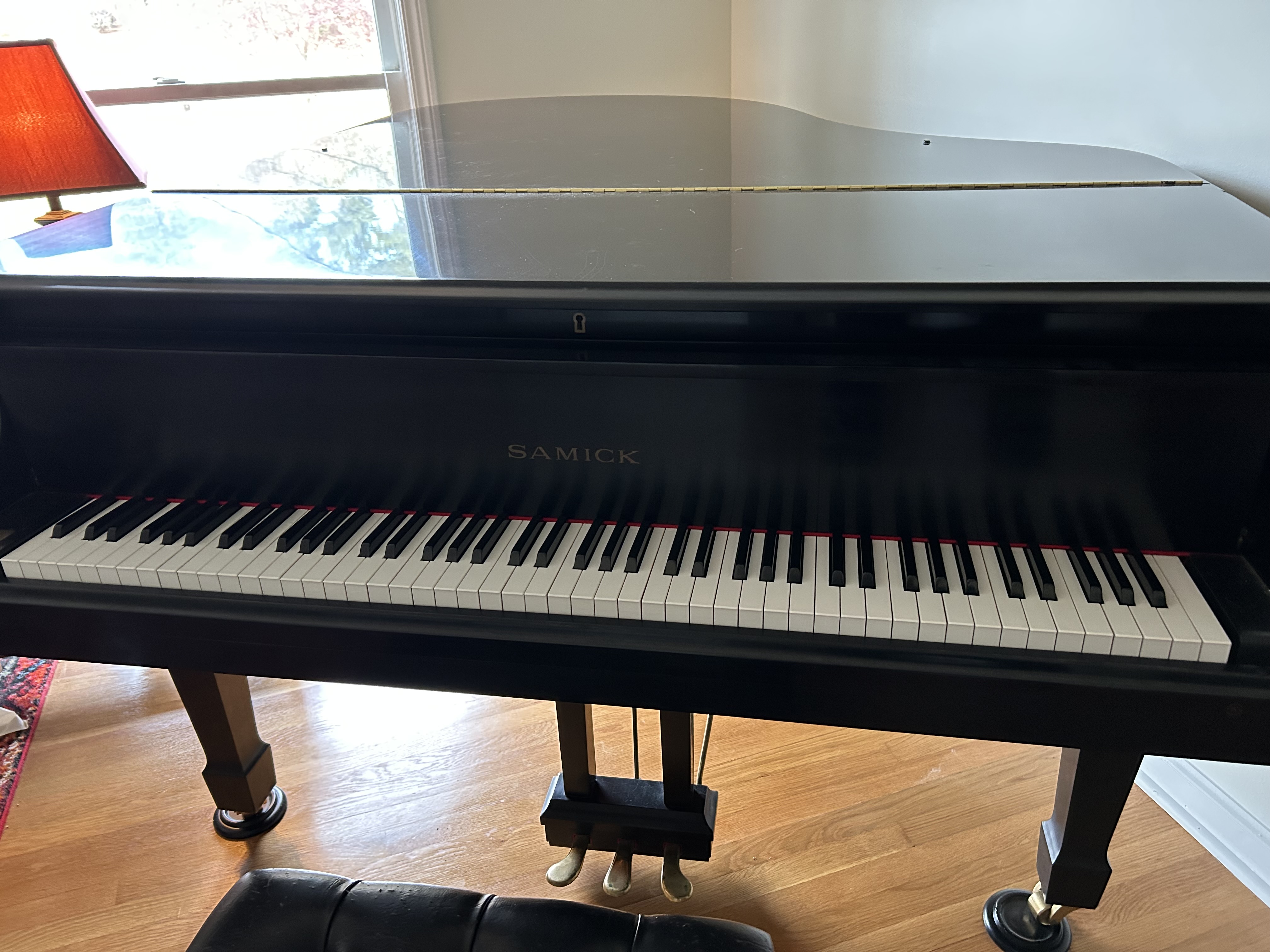 Beautiful Samick 6’ grand piano in excellent condition. 