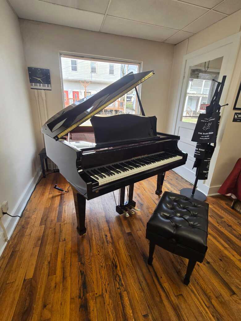 REDUCED- Seiler GS149 4'9" Grand Piano with QRS PNOmation