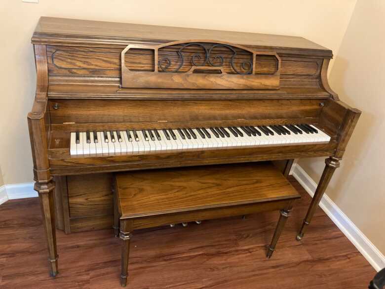 Yamaha M202 Upright Piano, Made in Japan