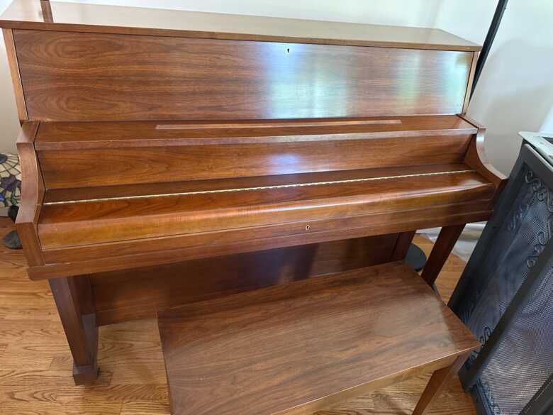 Yamaha and bench for sale