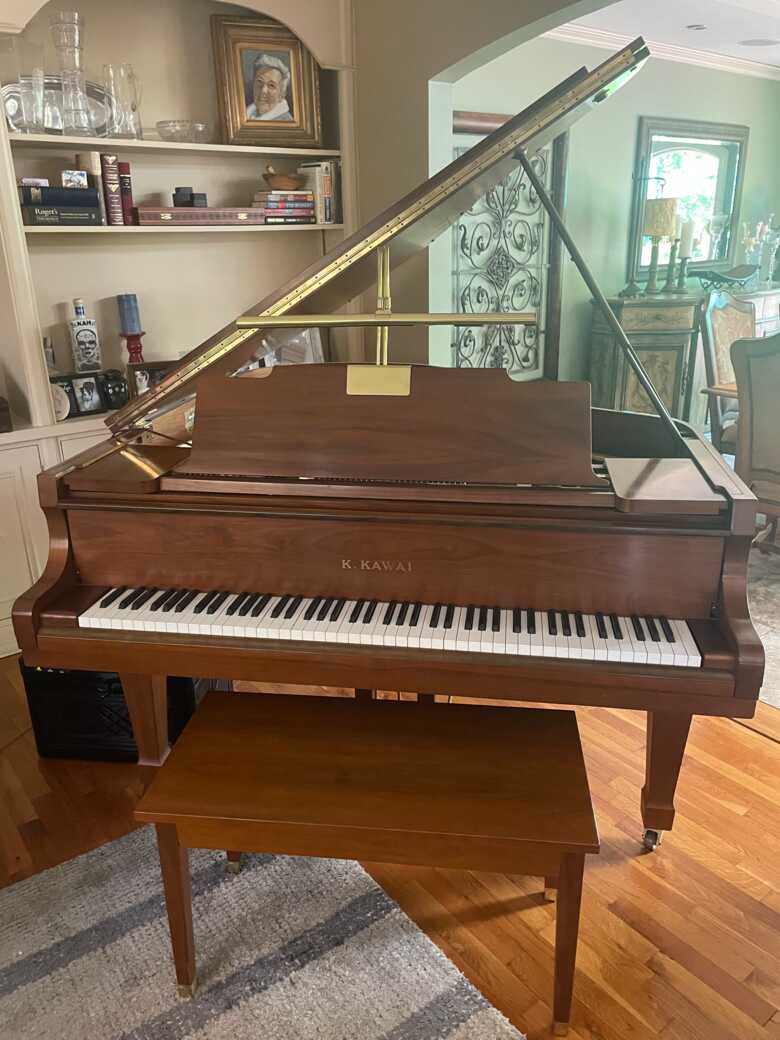 Kawai KG-2C Grand Piano 5’10” satin walnut finish pristine