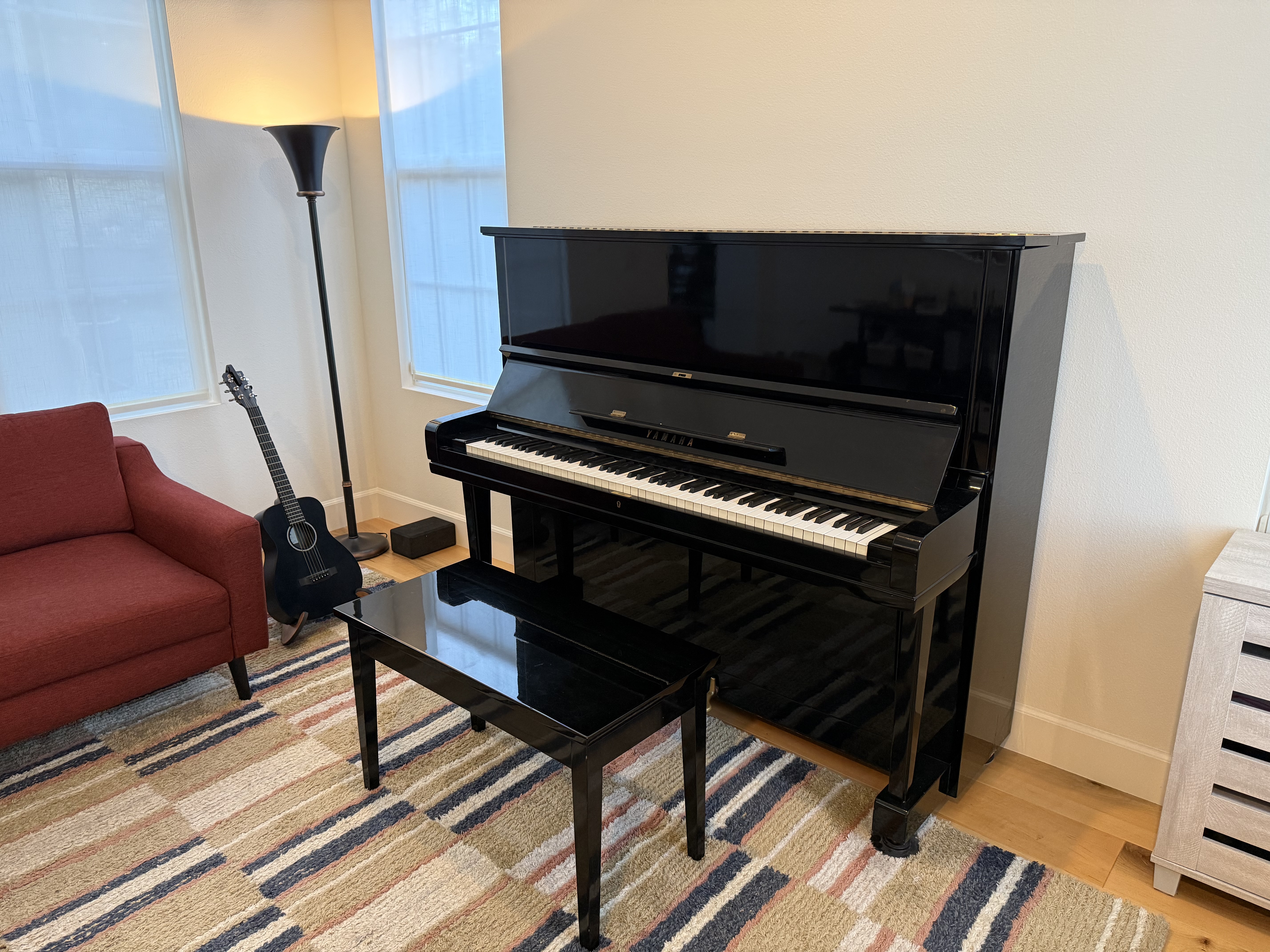 Rich and resonant Yamaha U3 (moving included in price!)