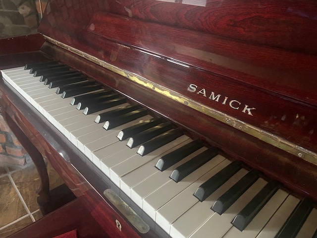 Samick Upright Piano (SU-118FA) – Polished Mahogany & Matchi