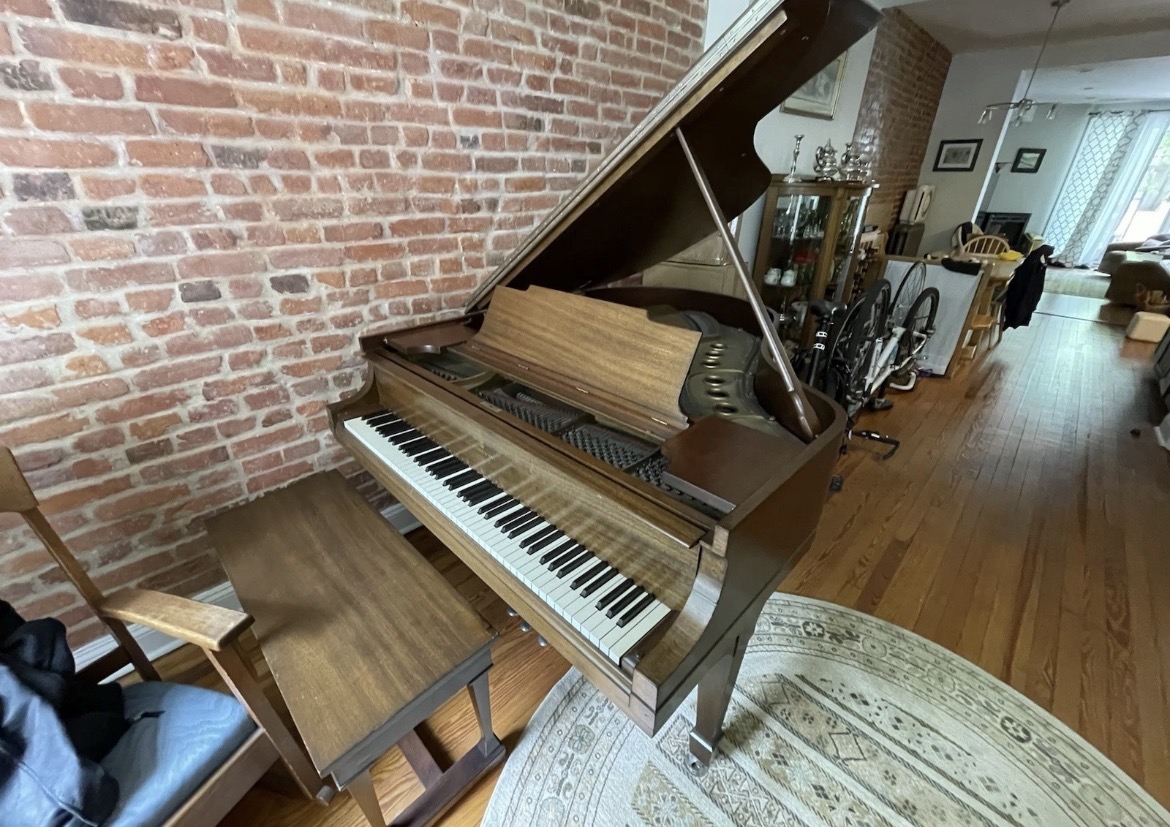 Beautiful Mahogany Steinway & Sons Model M Baby Grand Piano