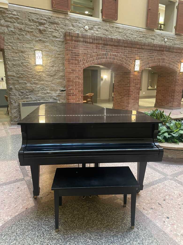 Kawai KG-2C Grand Piano (5'10") - Excellent Condition