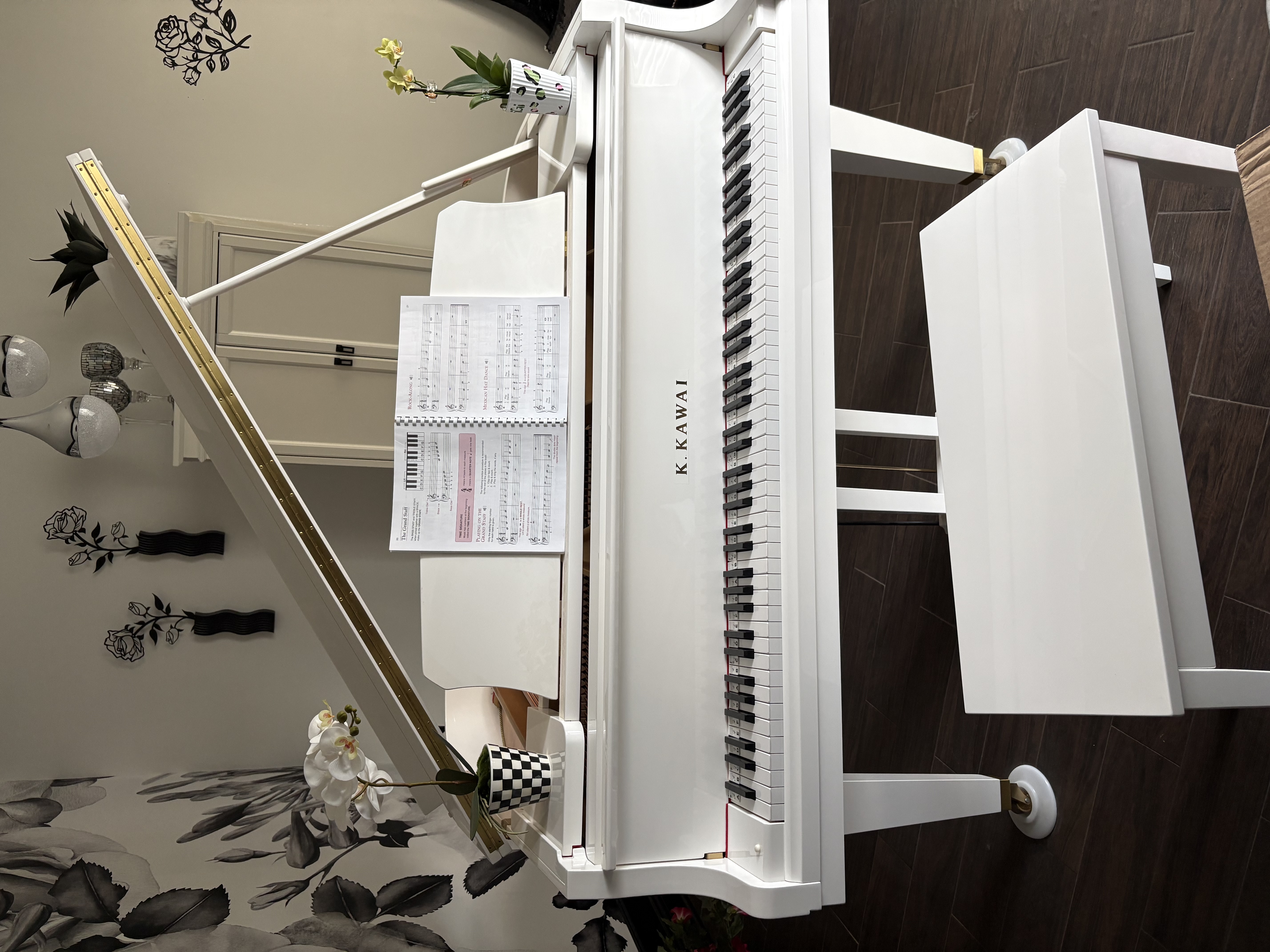 Kawaii White Baby Grand Piano 