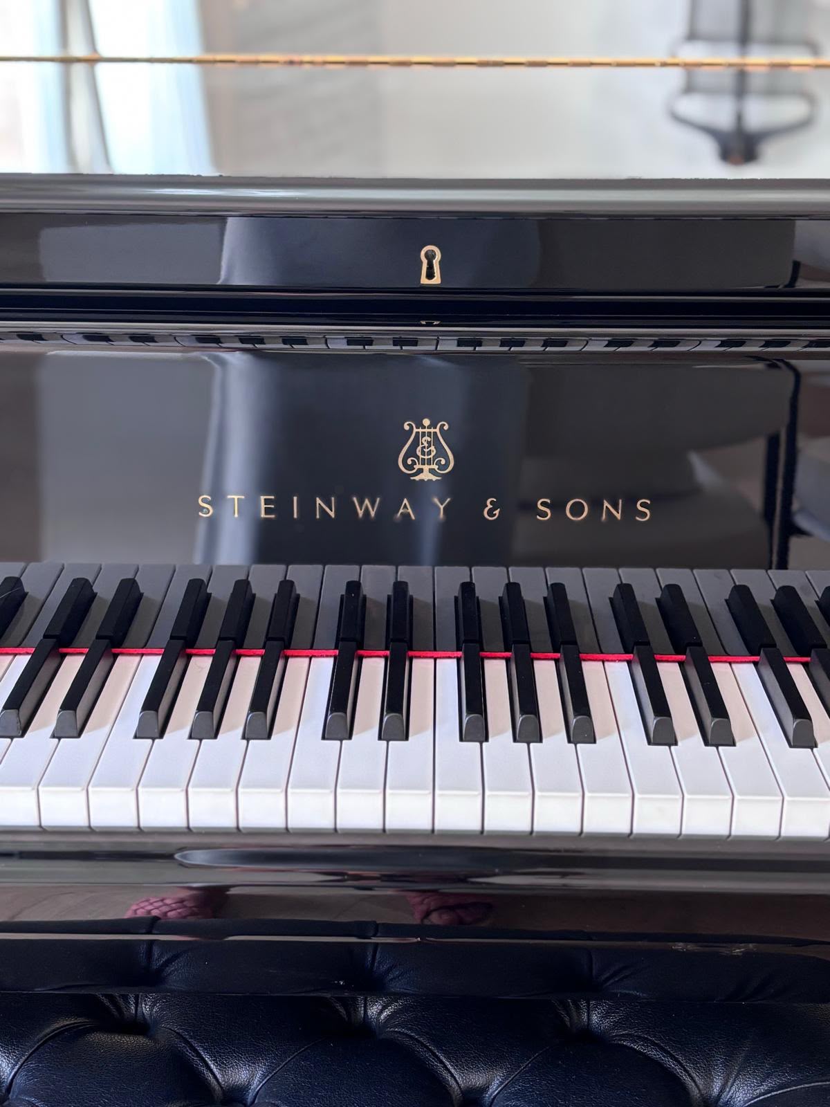 Piano de cola Steinway & Sons — Modelo M (170 cm)