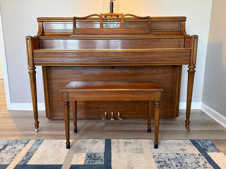 Yamaha Upright M2E