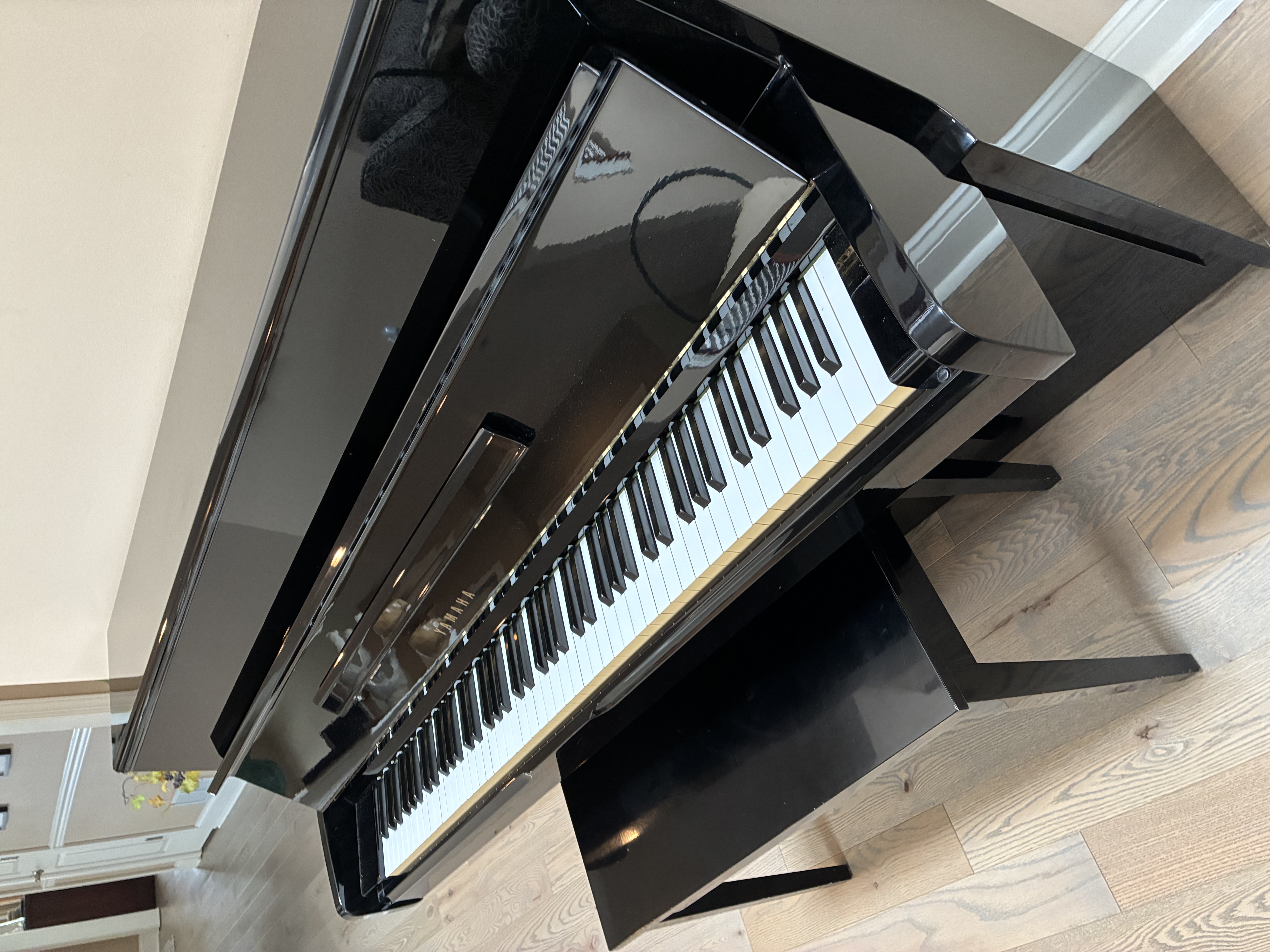 Gloss Ebony Yamaha Upright Piano