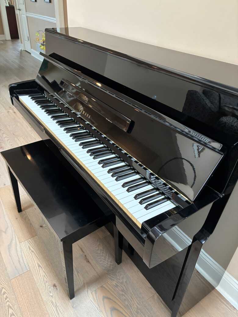 Gloss Ebony Yamaha Upright Piano