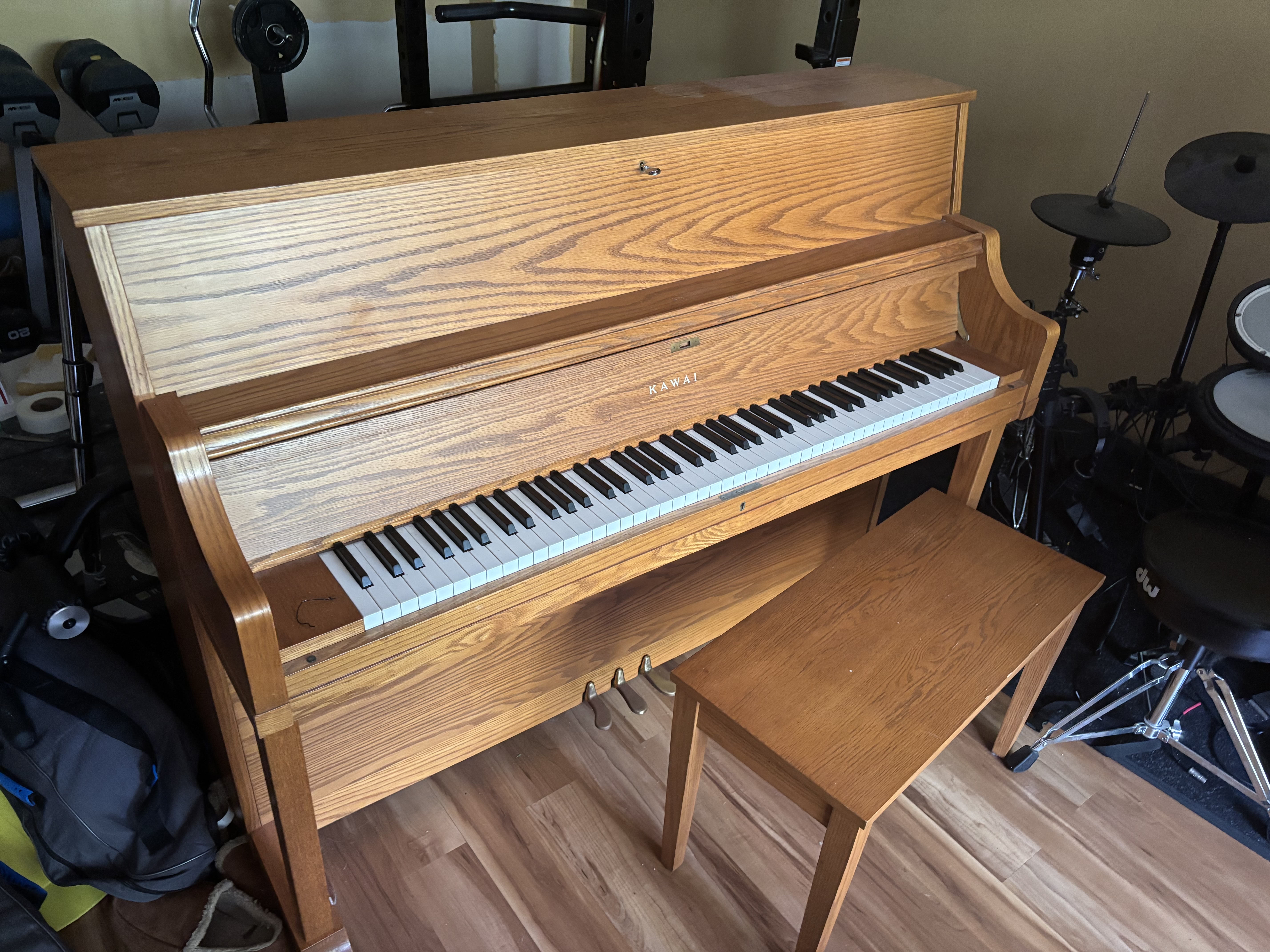 Kawai upright piano in excellent condition
