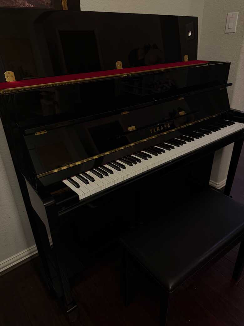 Yamaha B2PE Upright Piano – Polished Ebony (Black)
