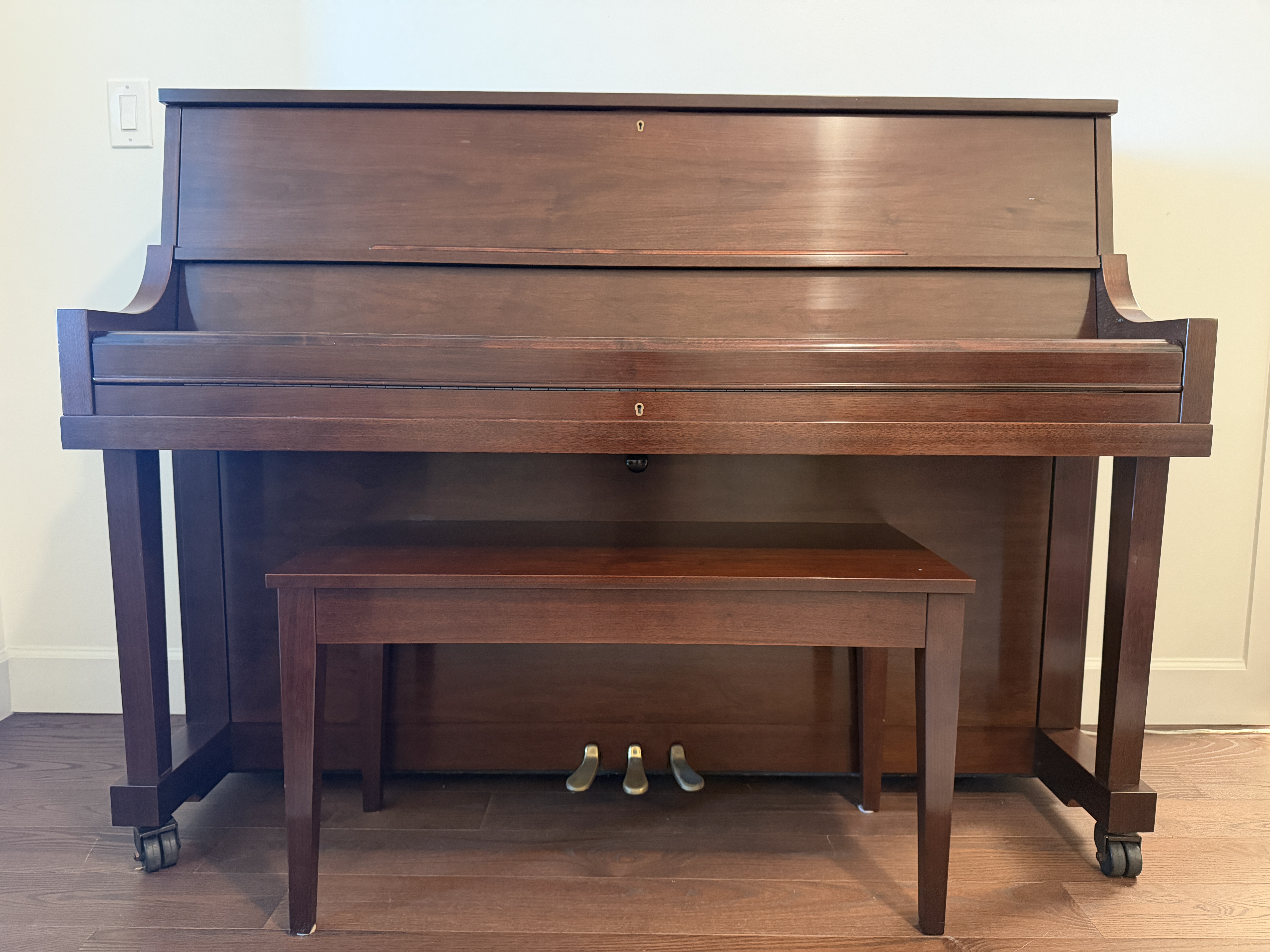 Yamaha P22 SW Studio Upright, Satin Walnut, Excellent Cond.
