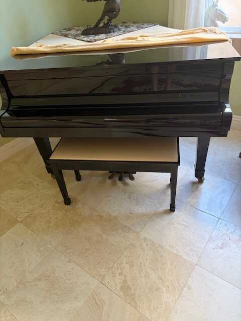 Yamaha G1 Baby Grand Piano – Excellent Condition – Polished 