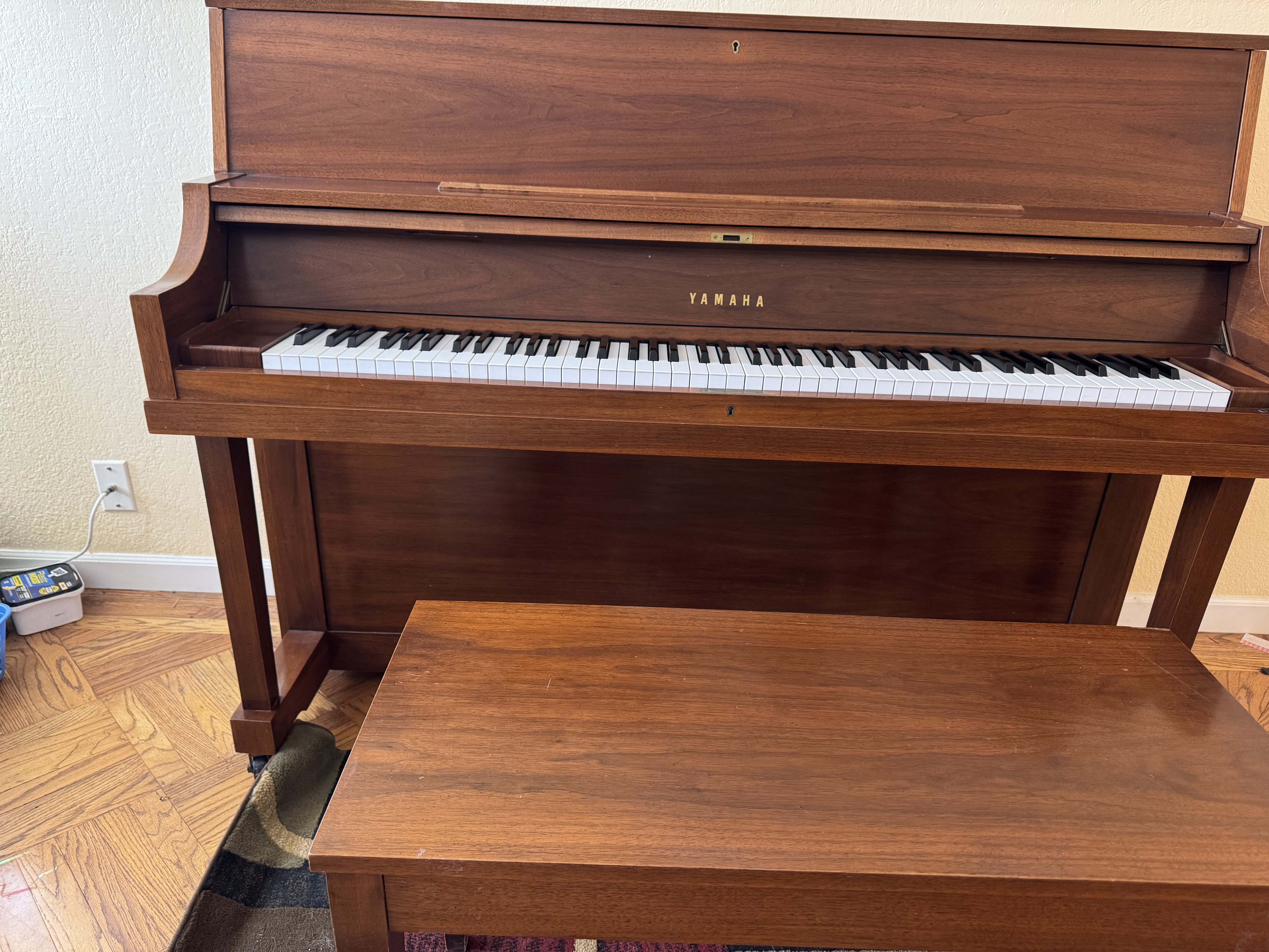 Yamaha Upright P22 - Looks like new - Moving must sell