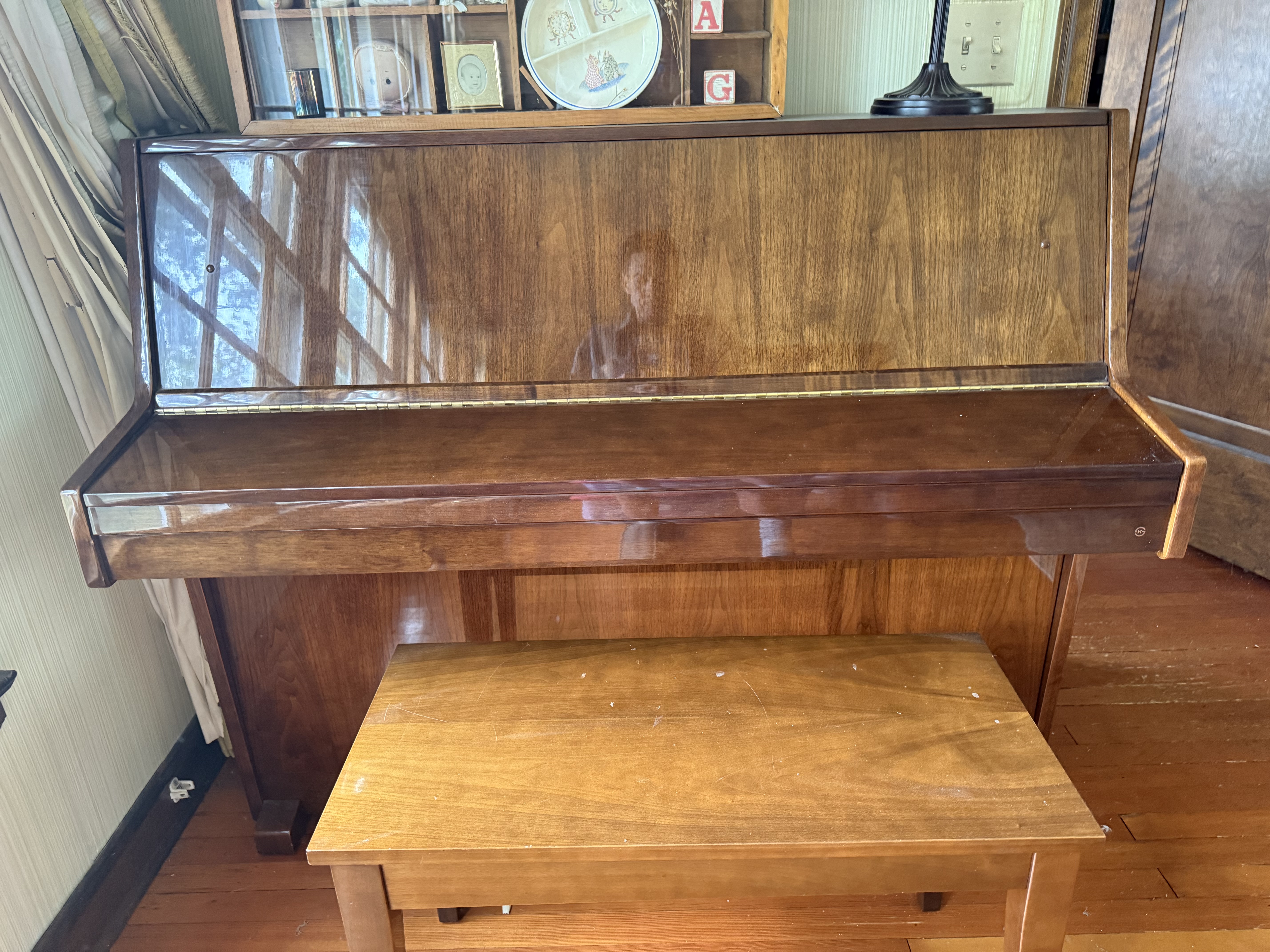 oung Chang E101 Upright Piano (1987)