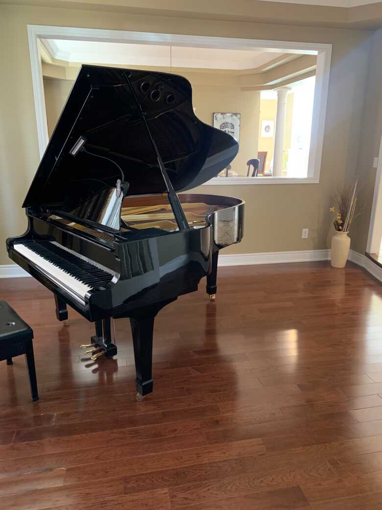 Beautiful Yamaha C3 grand piano rarely used