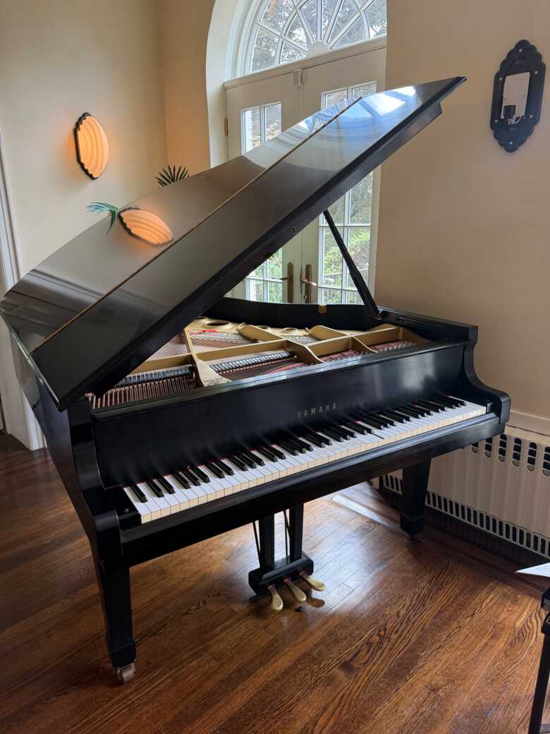 Yamaha C3 Professional Grand Piano (c. 1983) – 6’1” – Made i