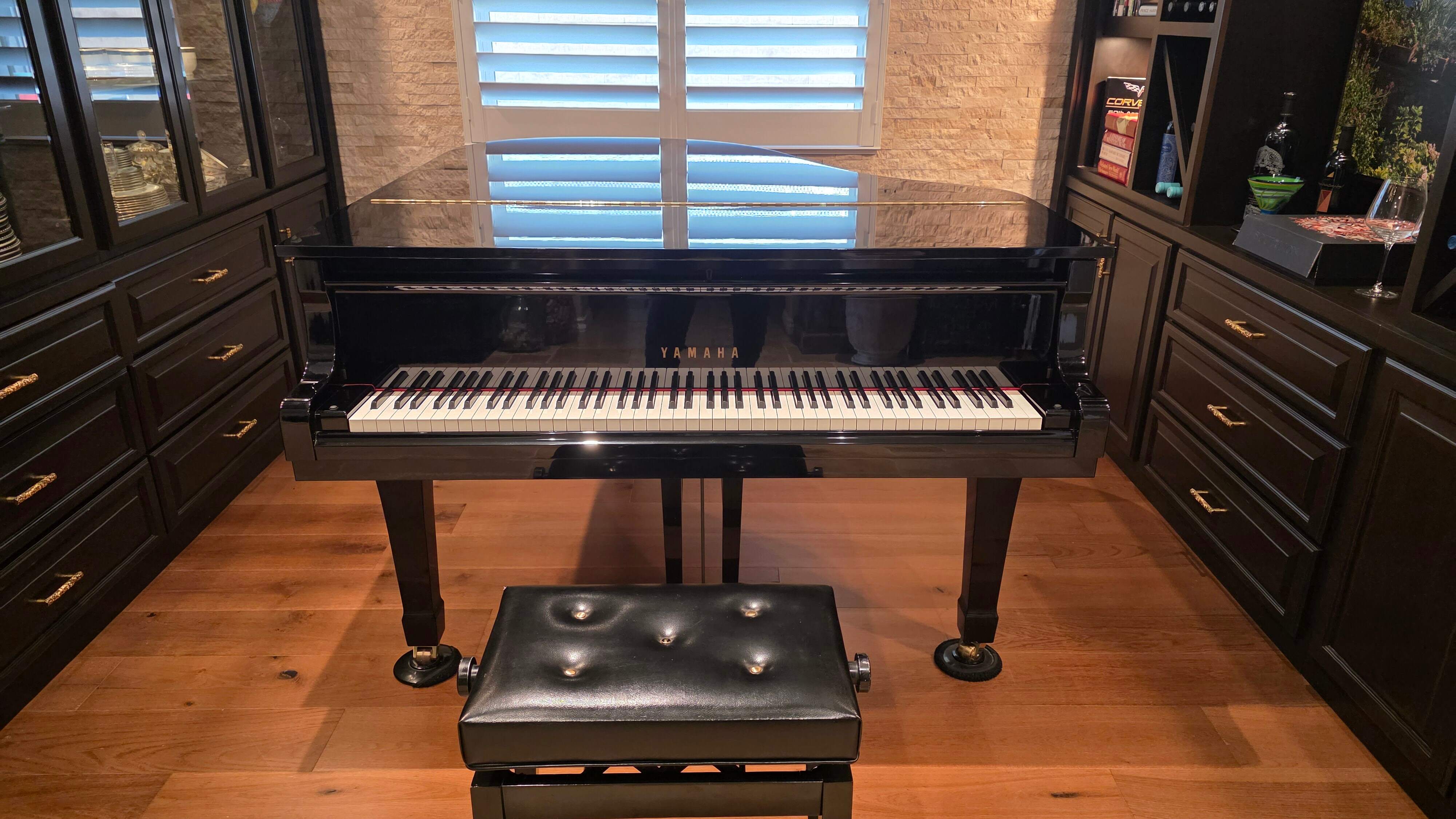 YAMAHA GRAND PIANO