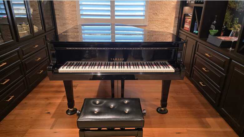 YAMAHA GRAND PIANO