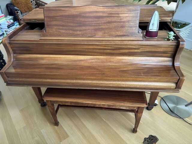 Knabe Baby Grand