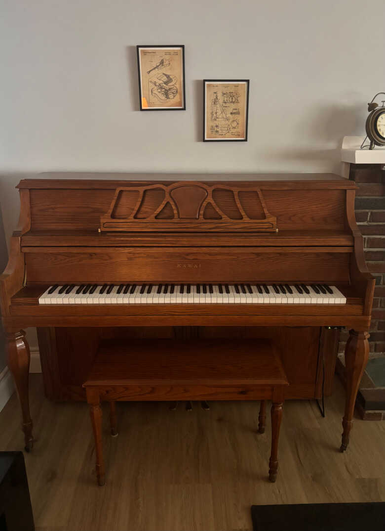 2000 Kawai 902-M Upright in Excellent Condition