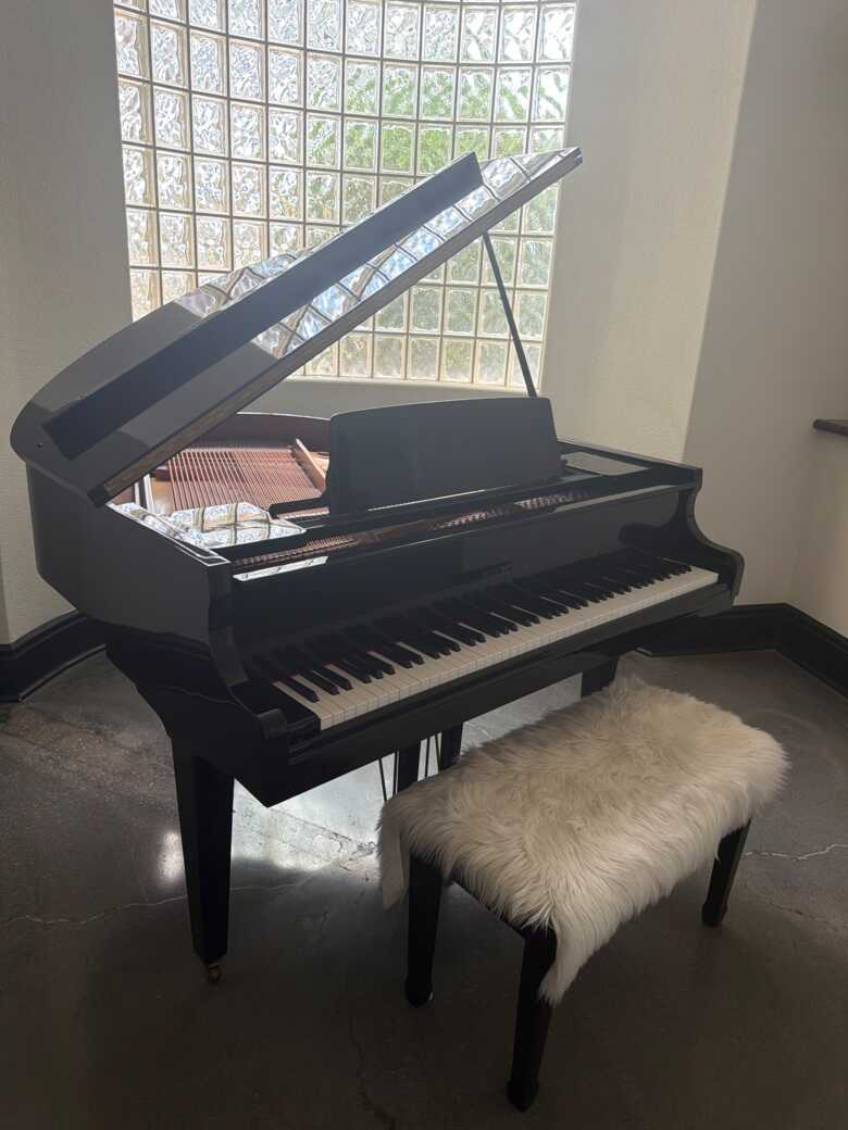 Baby grand piano 
