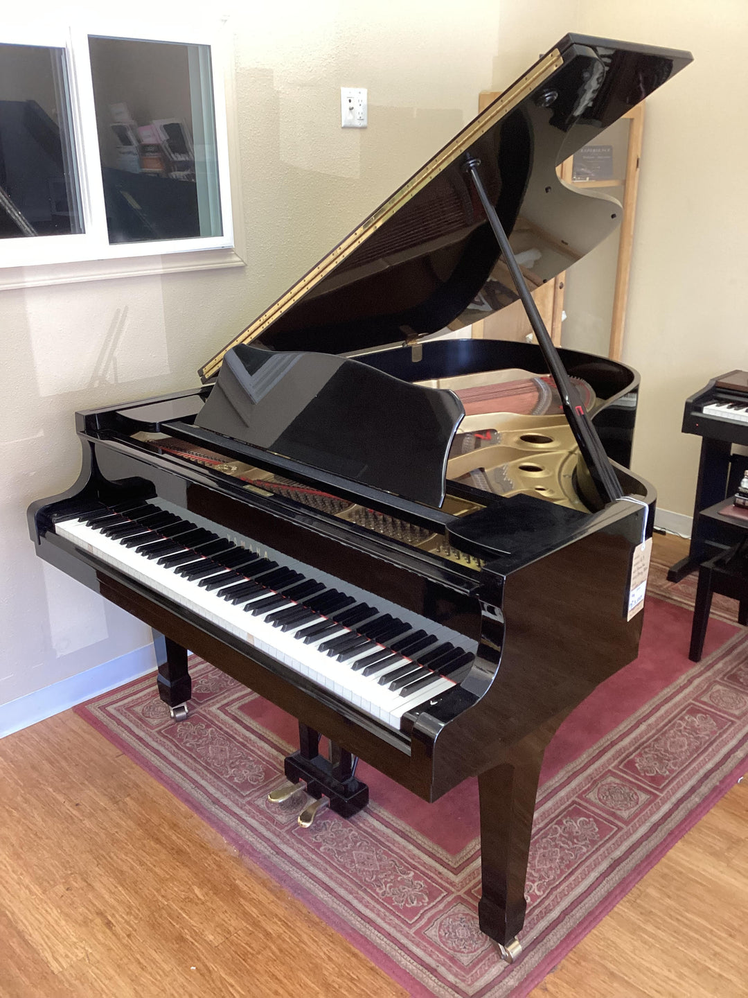 Pianist Owned Yamaha Grand on Consignment