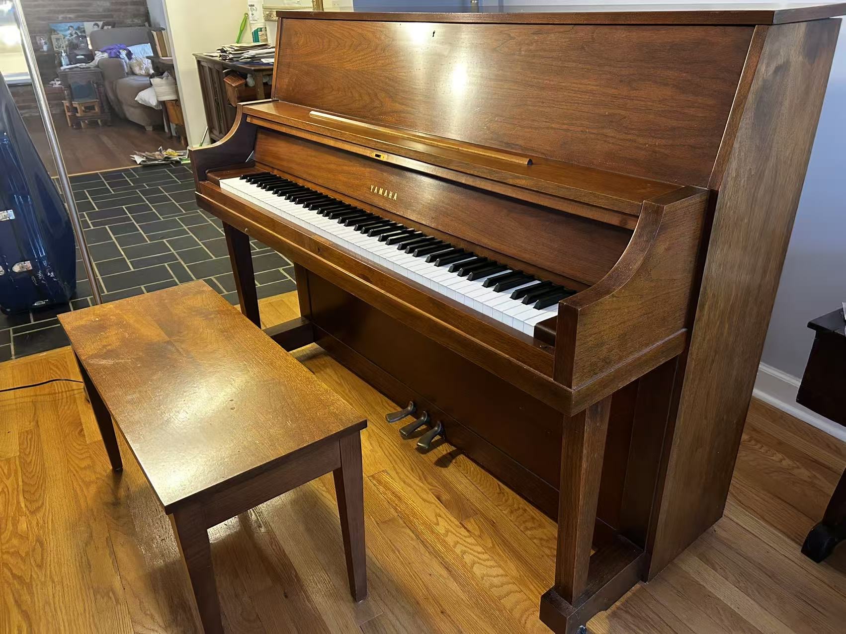Yamaha P22 WAL Studio Upright Piano – Excellent Condition