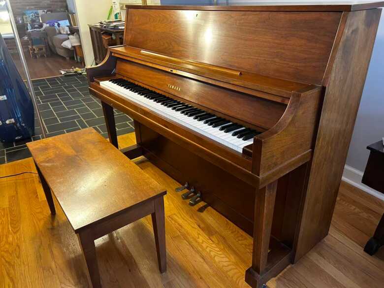 Yamaha P22 WAL Studio Upright Piano – Excellent Condition