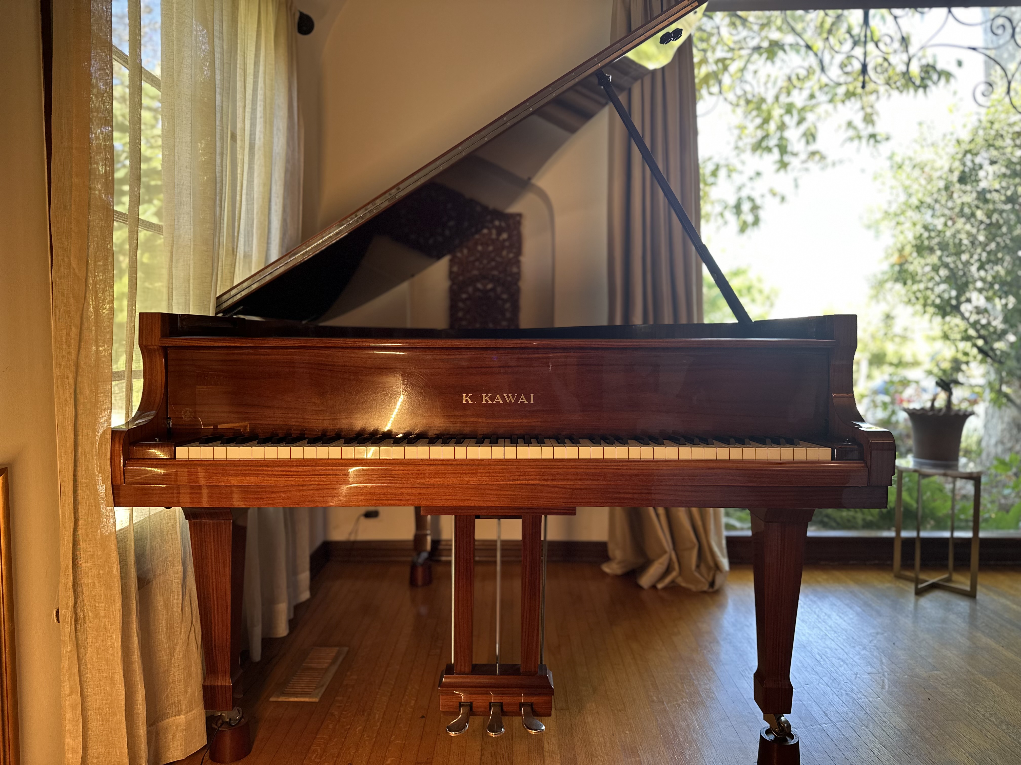 Stunning High Gloss Kawai Grand Piano