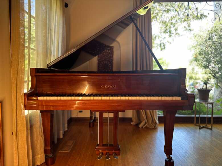 Stunning High Gloss Kawai Grand Piano